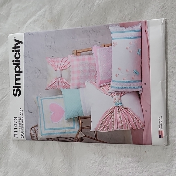 Simplicity Pillows Pattern - Picture 1 of 5